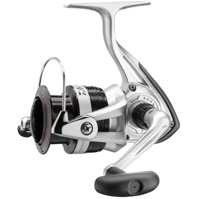 Molinete Daiwa Sweepfire E 2500C Drag 6 kg
